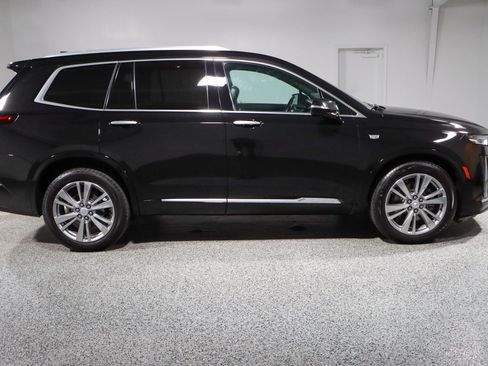 Used 2023 Cadillac XT6 Premium Luxury w/ Technology Package FWD image 6