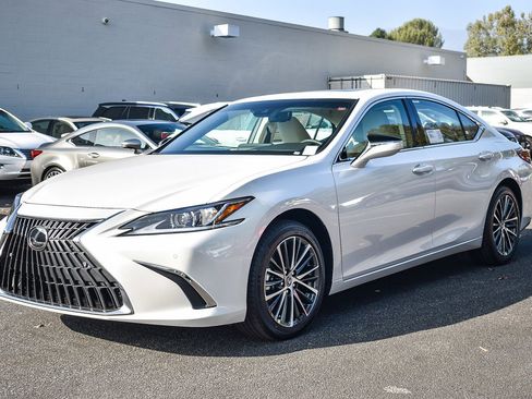 New 2025 Lexus ES 350 w/ Premium Package image 3