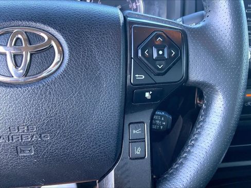 Used 2022 Toyota 4Runner TRD Off-Road Premium w/ Moonroof Package AWD/4WD image 25