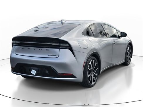 Used 2023 Toyota Prius Prime SE image 4