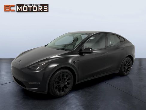 Used 2022 Tesla Model Y Long Range AWD/4WD image 2
