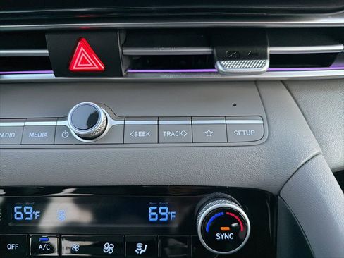 Used 2024 Hyundai Elantra SEL image 32