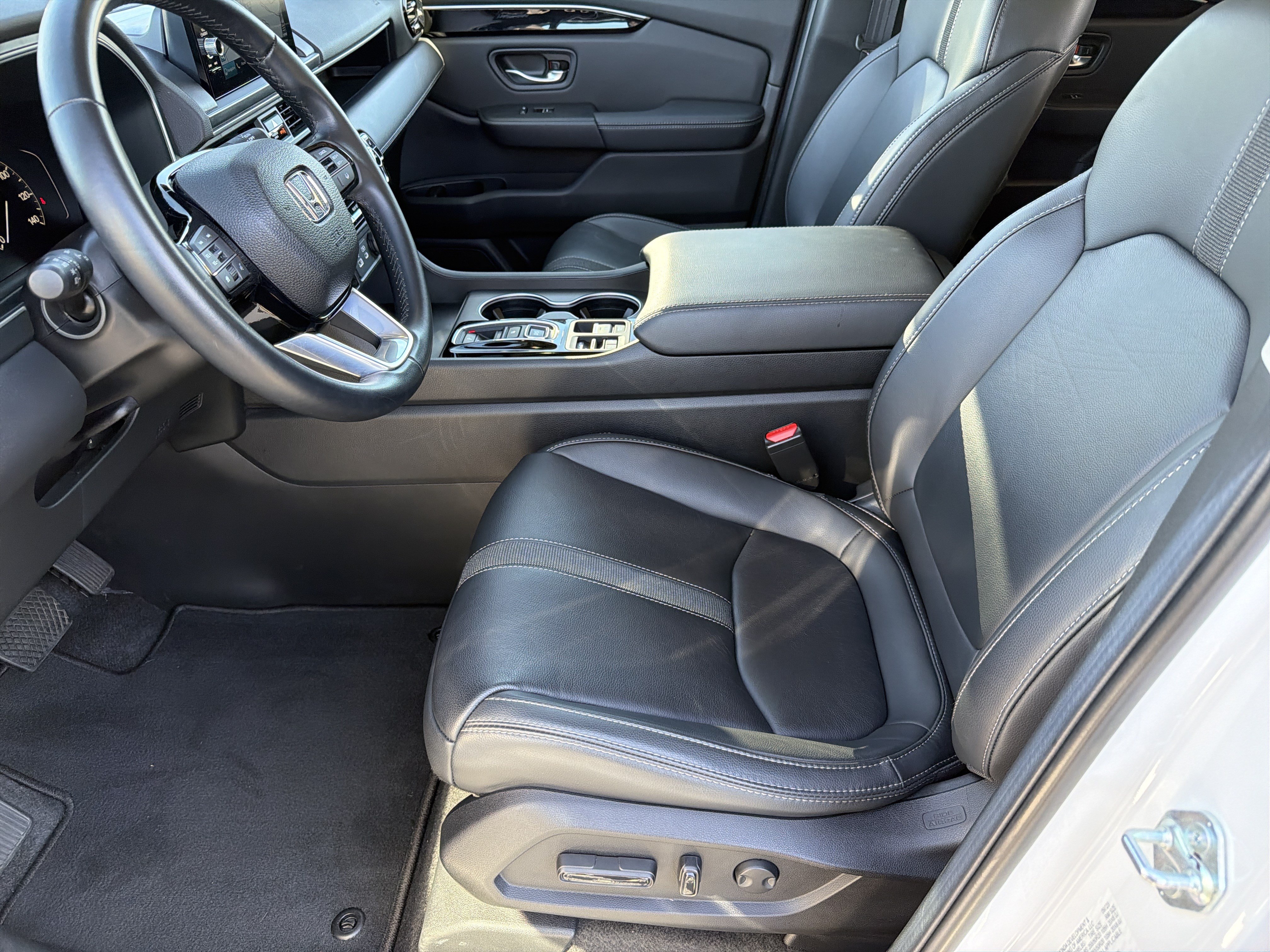 Used 2024 Honda Pilot Touring image 2