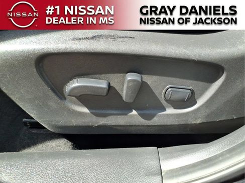 Used 2020 Nissan Rogue SV FWD image 13