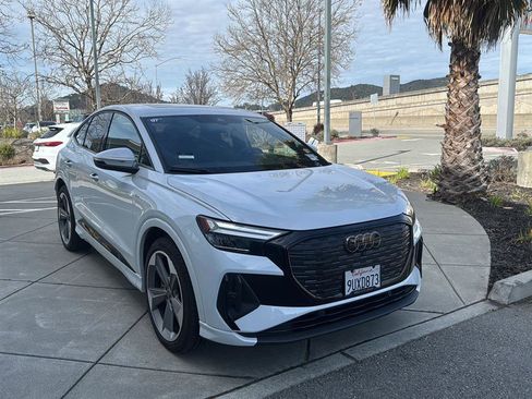 Used 2025 Audi Q4 e-tron Premium Plus w/ Premium Plus image 4