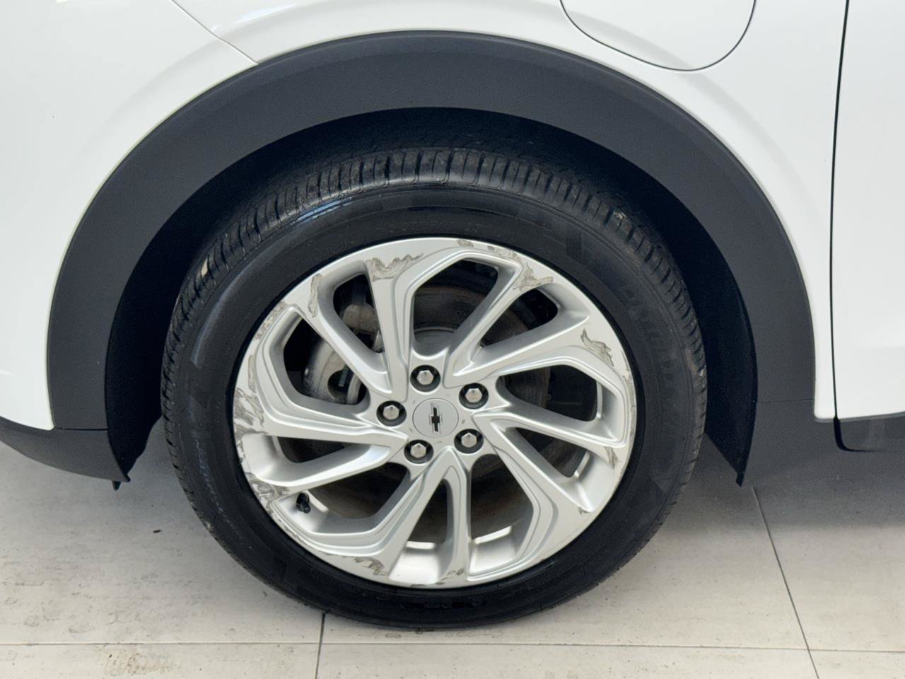 Used 2023 Chevrolet Bolt EUV LT FWD image 38