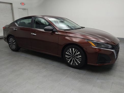 Used 2024 Nissan Altima 2.5 SV image 11