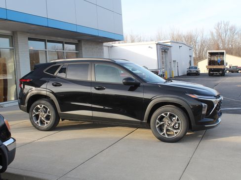 New 2026 Chevrolet Trax LT w/ LT Convenience Package image 3