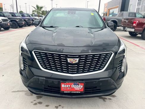 Used 2020 Cadillac XT4 Luxury w/ Cold Weather Package FWD image 2