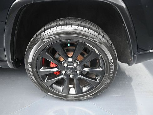 Used 2017 Jeep Grand Cherokee Altitude AWD/4WD image 17