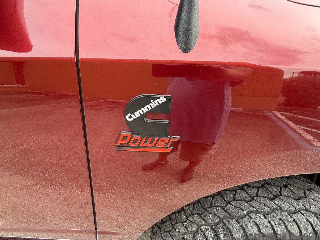 Used 2018 RAM 2500 SLT w/ Luxury Group AWD/4WD image 4