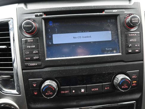 Used 2018 Nissan Titan SV w/ SV Convenience Package image 18