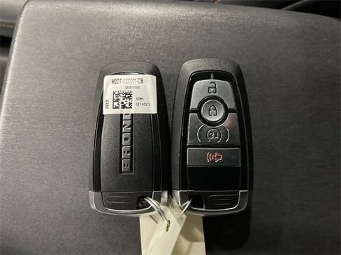 Used 2023 Ford Bronco Badlands image 34