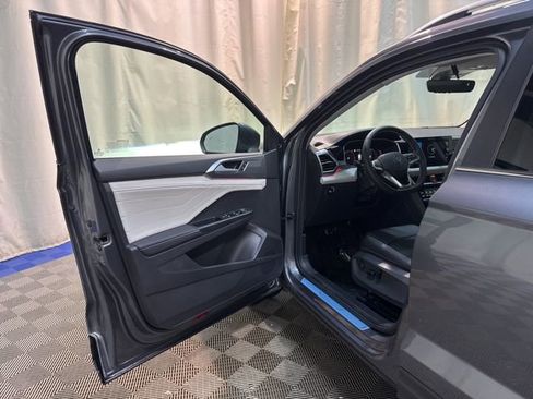 New 2026 Volkswagen Taos SEL image 11