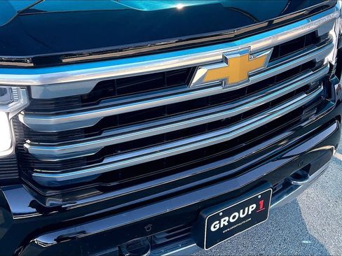 Used 2025 Chevrolet Silverado 1500 High Country w/ High Country Premium Package AWD/4WD image 32