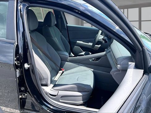 Used 2024 Hyundai Elantra SEL FWD image 7