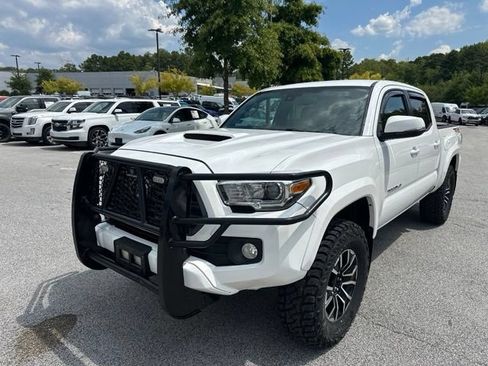 Used 2020 Toyota Tacoma TRD Sport AWD/4WD image 2