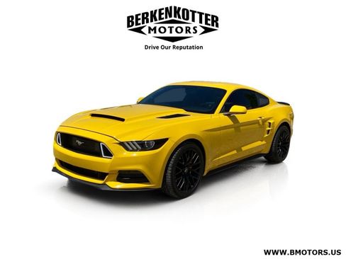 Used 2017 Ford Mustang Coupe RWD image 3