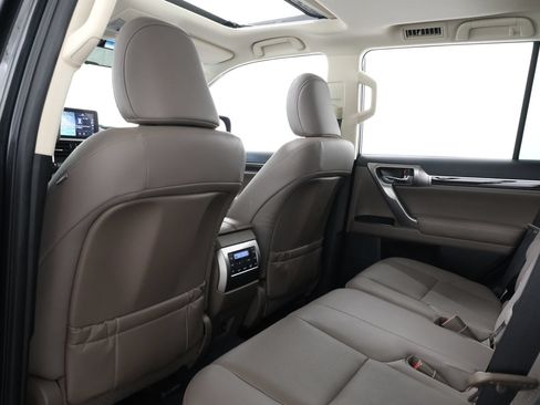 Used 2023 Lexus GX 460 Premium w/ Premium Package AWD/4WD image 34