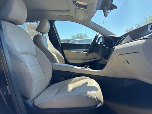 Used 2019 INFINITI QX50 Luxe w/ Navigation Package AWD/4WD image 19
