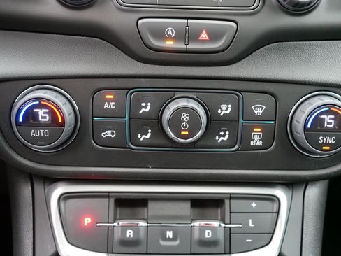 Used 2024 GMC Terrain SLT w/ Infotainment Package II image 23