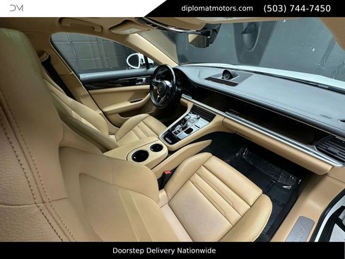 Used 2018 Porsche Panamera 4 image 18