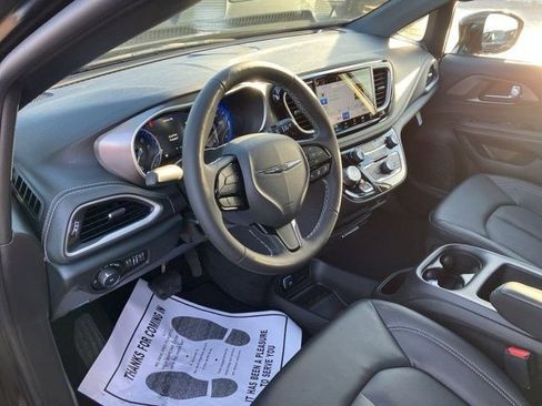 New 2026 Chrysler Pacifica Select w/ S Appearance Package FWD image 13