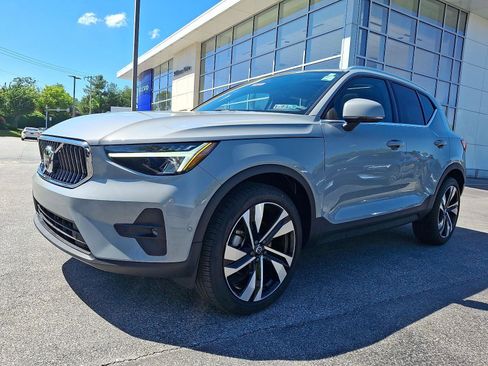 Certified 2024 Volvo XC40 B5 Plus w/ Climate Package AWD/4WD image 3