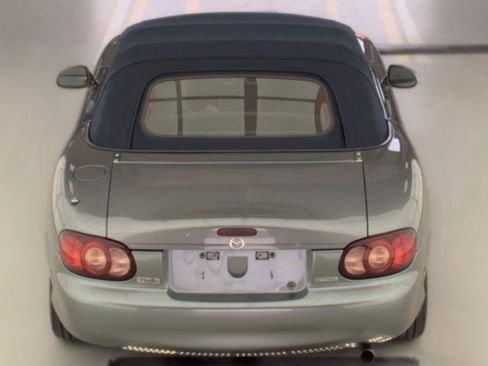 Used 2003 MAZDA MX-5 Miata RWD image 25