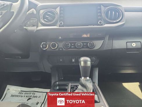 Certified 2022 Toyota Tacoma TRD Off-Road AWD/4WD image 13