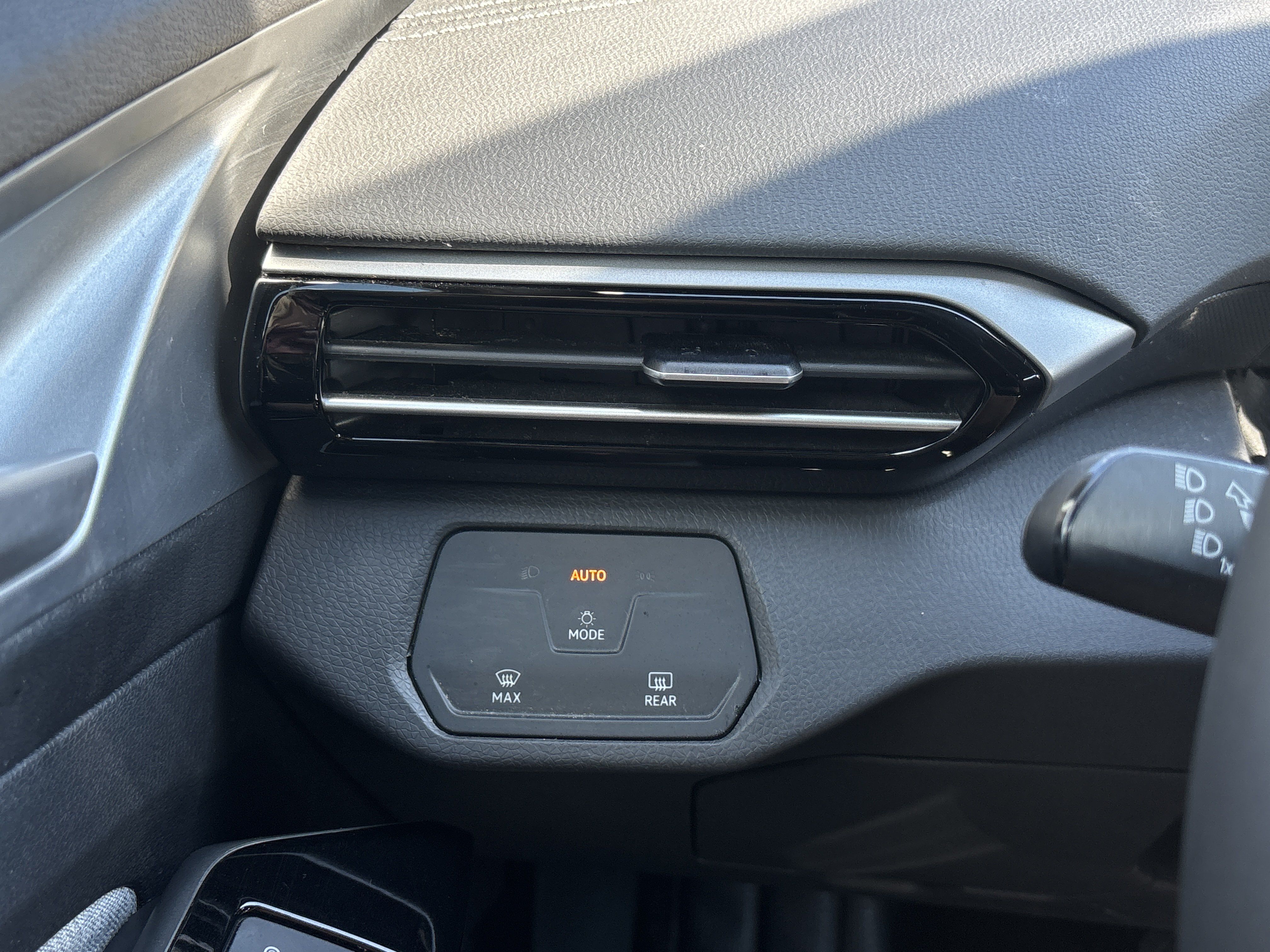 Used 2024 Volkswagen ID.4 2WD image 27