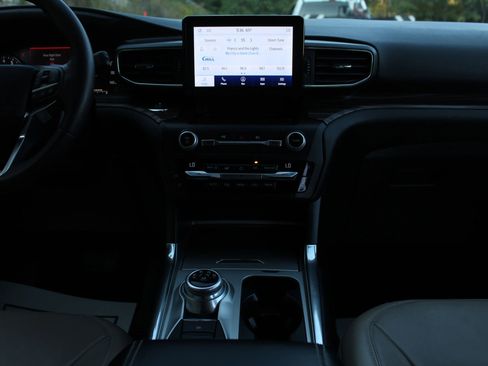 Used 2020 Ford Explorer Limited image 22