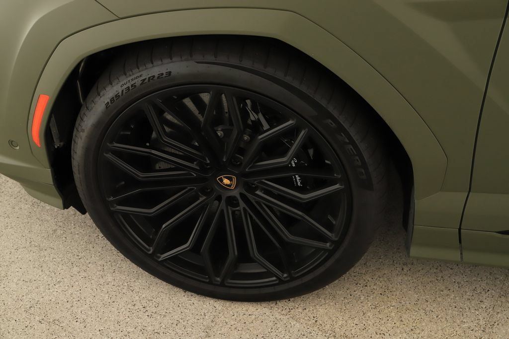 Used 2025 Lamborghini Urus SE AWD/4WD image 35