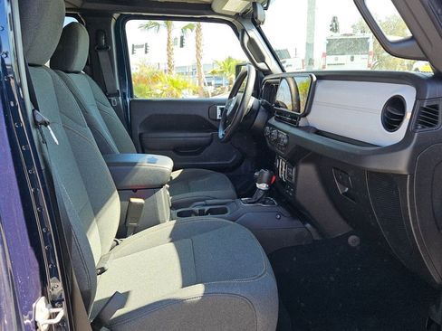 Used 2025 Jeep Gladiator Sport image 15