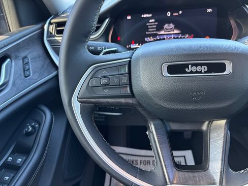 Used 2024 Jeep Grand Cherokee Limited w/ Black Appearance Package AWD/4WD image 21