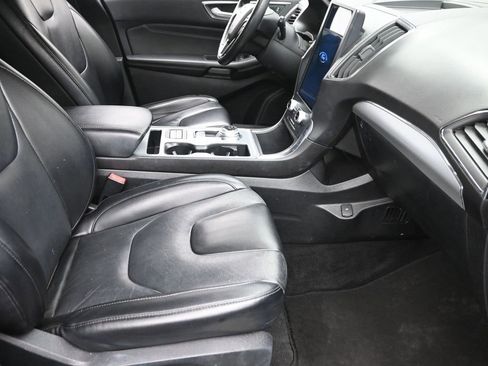 Used 2022 Ford Edge Titanium image 7