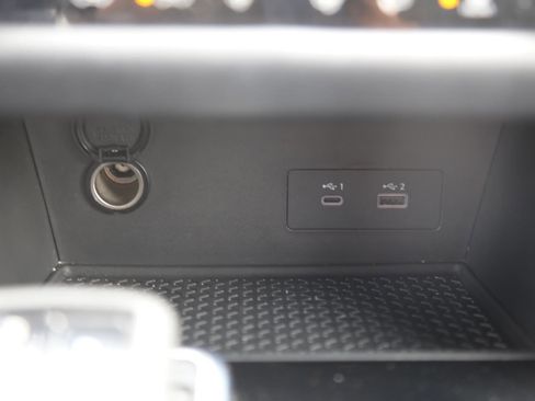 Used 2025 Nissan Pathfinder SV image 16