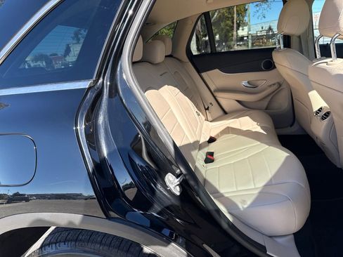 Used 2018 Mercedes-Benz GLC 300 4MATIC image 26
