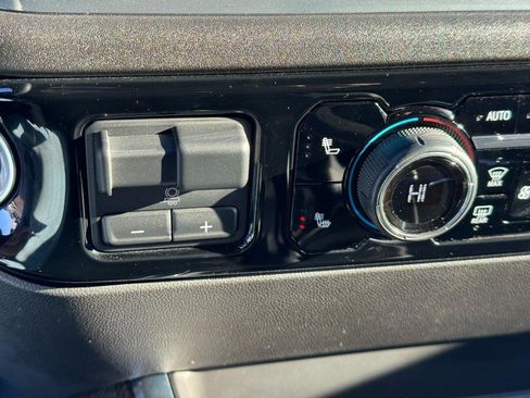 Used 2024 Chevrolet Silverado 1500 RST image 21