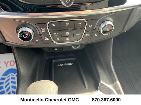 Used 2023 Chevrolet Traverse LT FWD image 19