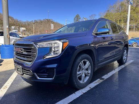Used 2022 GMC Terrain SLE w/ Driver Convenience Package image 6