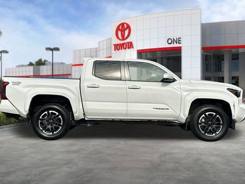 Used 2024 Toyota Tacoma TRD Sport image 3