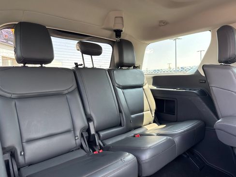 Used 2025 Ford Expedition Active AWD/4WD image 9