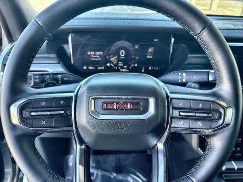 Used 2025 GMC Acadia Elevation image 3