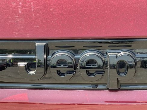 Used 2023 Jeep Grand Cherokee Altitude image 11