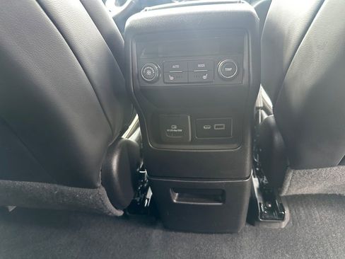 Used 2022 GMC Acadia Denali image 18