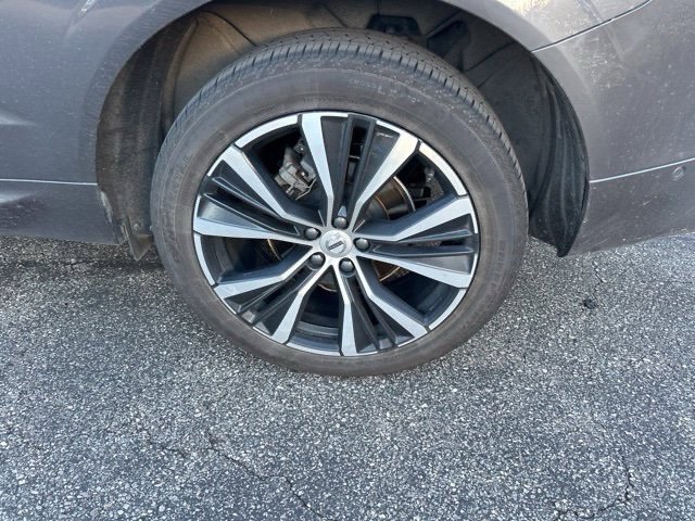 Used 2025 Volvo XC60 B5 Plus AWD/4WD image 18