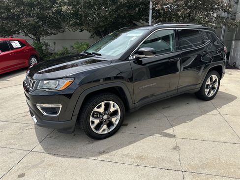 Used 2018 Jeep Compass Limited w/ Navigation Group AWD/4WD image 3