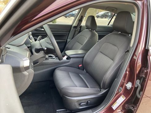 Used 2024 Nissan Altima 2.5 SV image 17