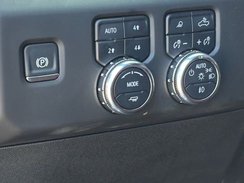 Used 2024 GMC Sierra 2500 Denali Ultimate AWD/4WD image 18